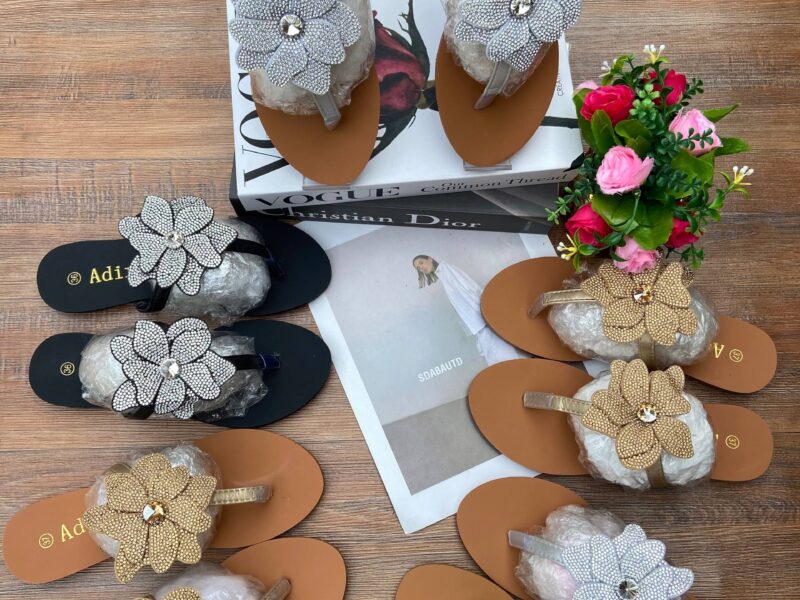 ADIR FLOWER SLIPPERS